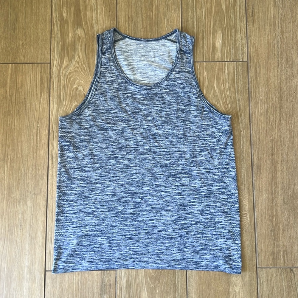 Lululemon Metal vent breathe tank L